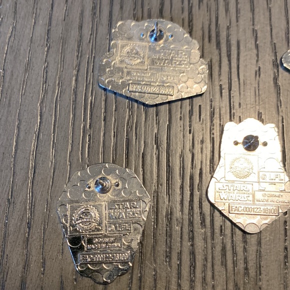 Set of Star Wars Pins from Disney - 5 pins - Picture 5 of 6